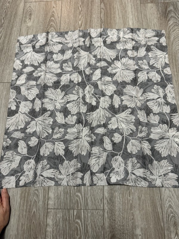 NWT 100% SILK BRUNELLO CUCINELLI WOMENS FLORAL SQUARE SCARF, 100% AUTHENTIC