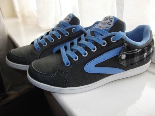 blue dunlop trainers