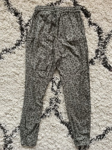 H&M Girls Olive Green Cheetah Print Gold Pocket Zipper Jogger Pants Size 12-13 - Picture 7 of 9