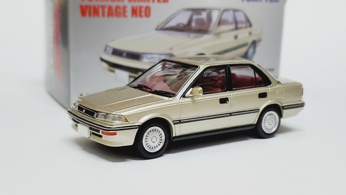 1:64 Tomica Limited Vintage LV-N08c Toyota corolla 1500SE