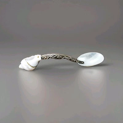 ANTIQUE MOTHER OF PEARL CAVIAR SPOON, SHELL & WHITE ENGRAVED METAL HANDLE 10CMS - Image 1 of 4