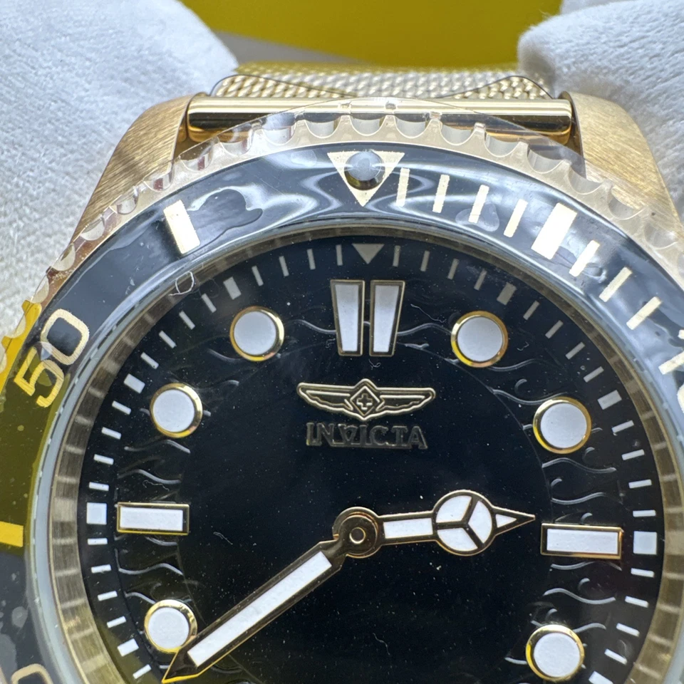 Часы Invicta Pro Diver: 43 мм черный циферблат с сетчатым браслетом золотистые (49691) - Изображение 3 из 4