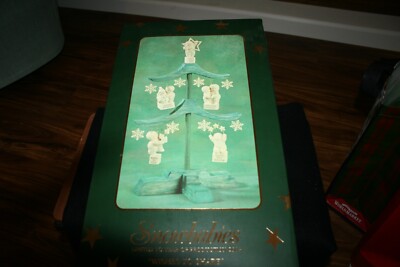 Snowbabies ornaments dept 56, Wishes to Share 2003 with wooden holder