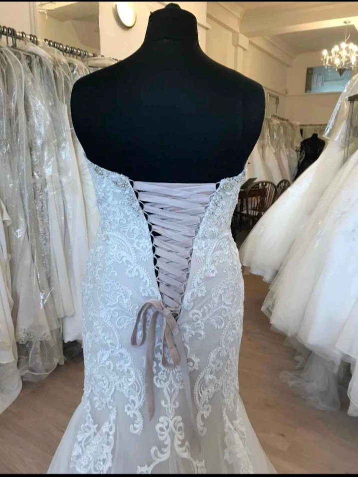  Stella York 蕾丝合身喇叭婚纱 – 优雅美人鱼剪影 — 第 3/3 张图片