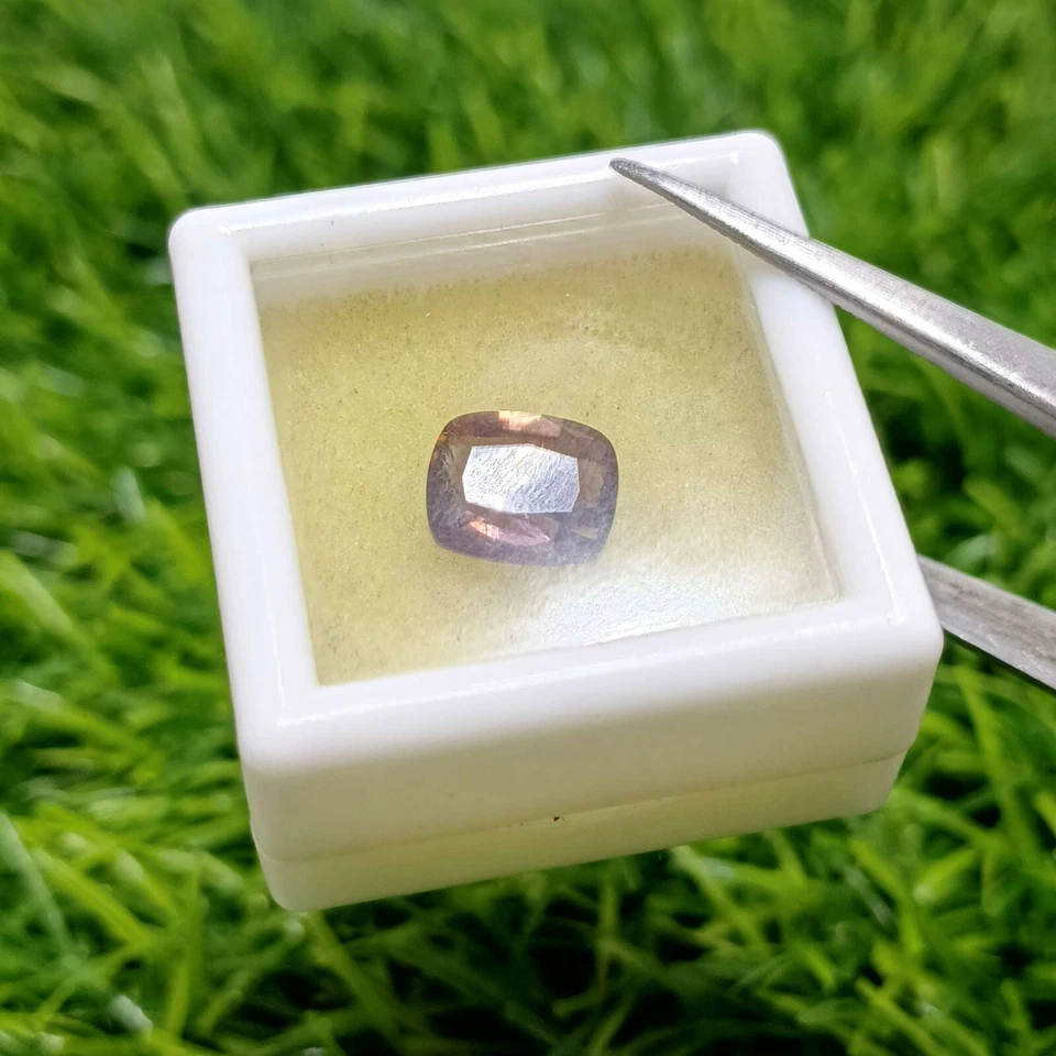 Piedra preciosa de axinita rara corte brillante forma de fusión limpia para ojos de 2,1 quilates Foto 4 de 4