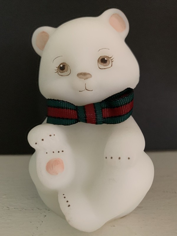 FENTON GLASS  TEDDY BEAR WINTER WHITE SATIN  BOW SIGNED CHRISTMAS 🎄 PATTERN  