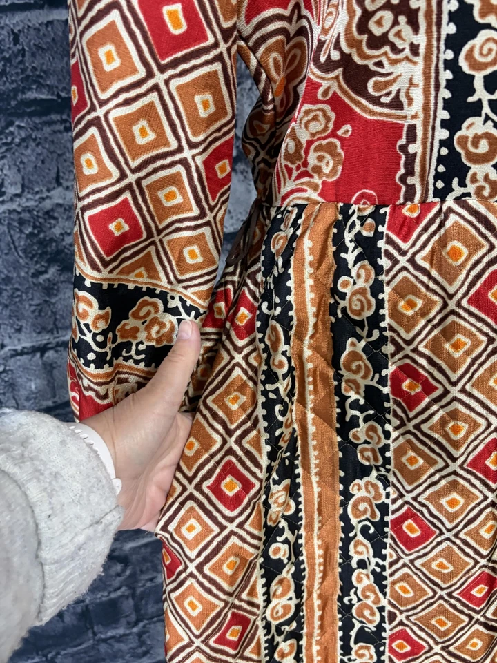 Vintage Van Raalte Housecoat Womens 12 Red Black Brown Quilted Maxi Robe 70s - Image 4 of 4