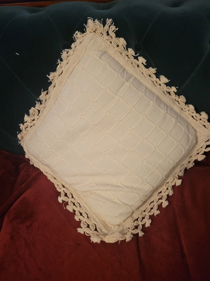 Almohada con flecos de arpillera de 20" en Tlt usada como decoración solo de hogar transparente y limpio 5 disponibles Foto 3 de 4