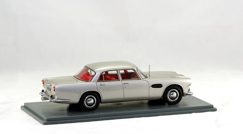 1/43 NEO Scale Models NEO45162 Lagonda Rapide RHD 4 door saloon silver 1962  NIB - Image 4 of 4