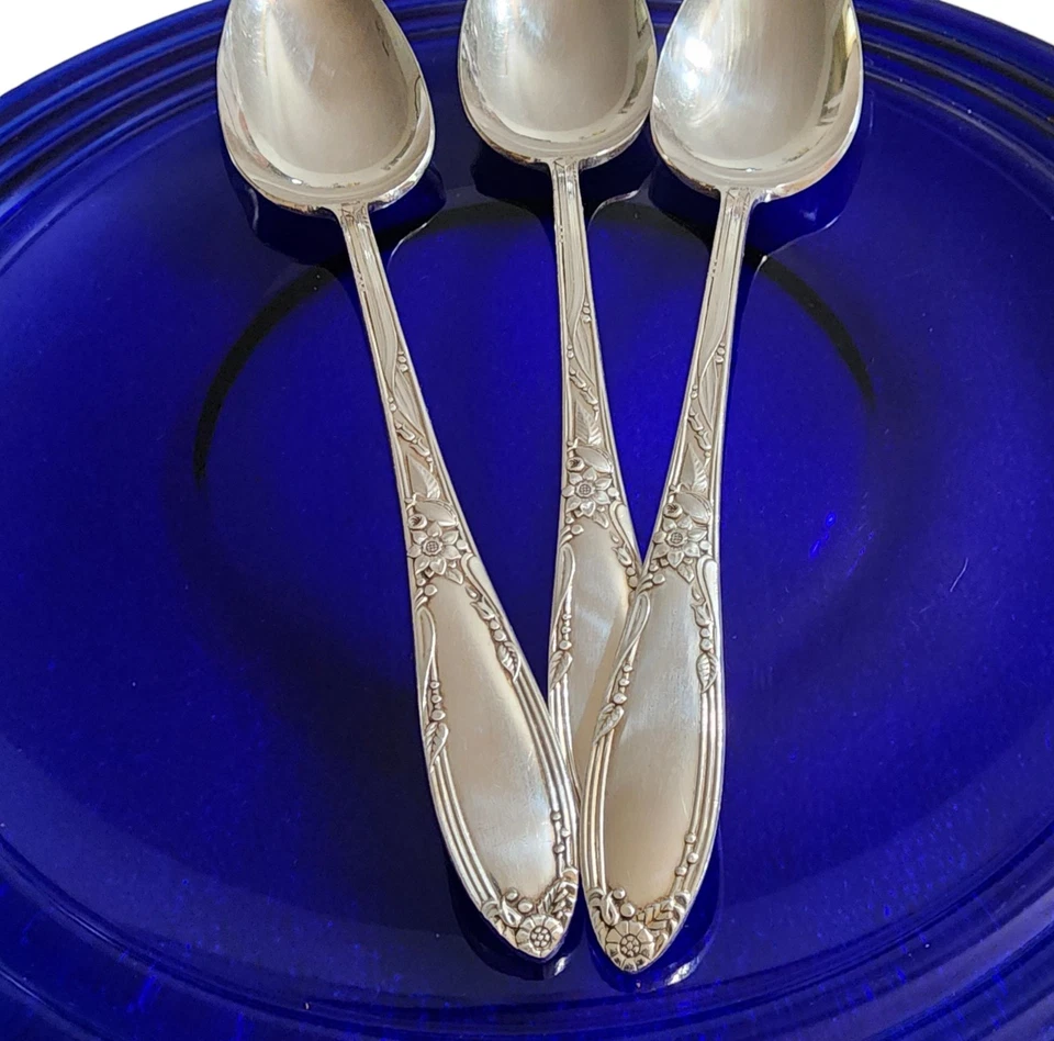 3 Rogers 1881 Oneida Chateau SERVING Spoons Silverplate 8-3/8" Large Triple Plat - Image 3 of 4
