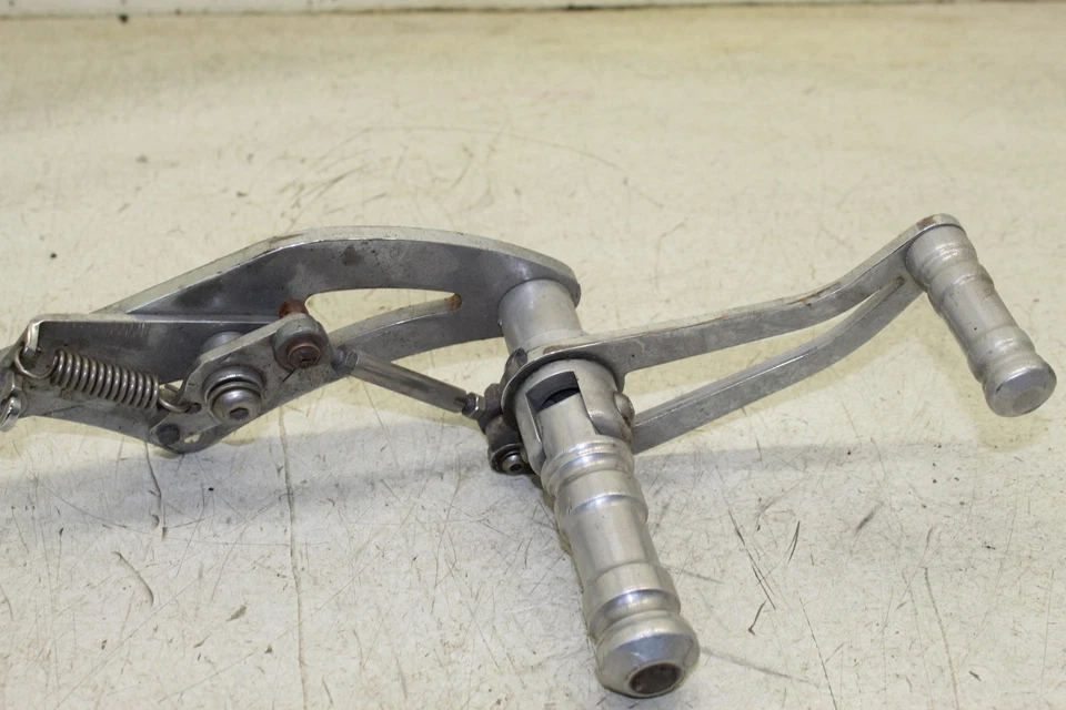 00 PINCA FRENO DELANTERA DERECHA ALUMINIO RECAMBIO SUZUKI MARAUDER 800 C-39D Foto 2 de 4