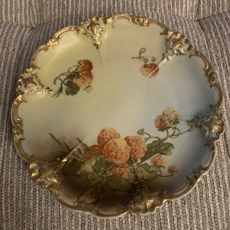 Vintage unmarked floral plate