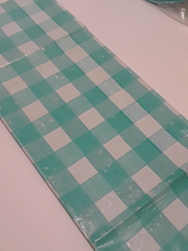 VINTAGE WICKER PICNIC BASKET! Set For 4 People! Plates cups table cloth utensils - Picture 12 of 12