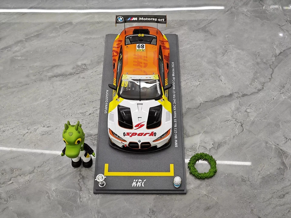 SPARK 1:18 BMW M4 GT3 Favs 2024 Macau GT Race Simulation Resin Car Model - Image 3 of 4