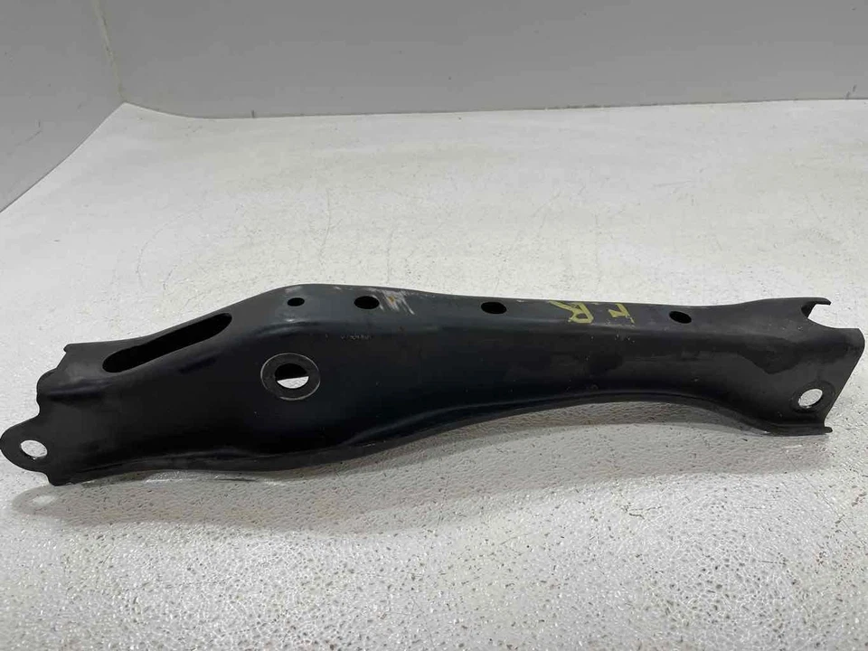 Brazo de control de localización inferior trasero derecho pasajero Honda Passport 2019-2023 OEM Foto 3 de 4