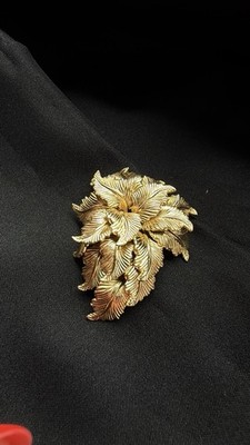 Grosse 1963 Leaf Brooch Signed Gold Tone Designer Jewelry Germany Dior Era