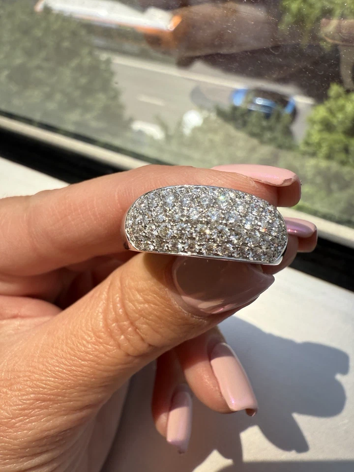 Anillo Van Cleef & Arpels de oro blanco de 18 k con cúpula de diamantes de 5 filas 1,5 quilates, talla 8 EE. UU. Foto 3 de 4