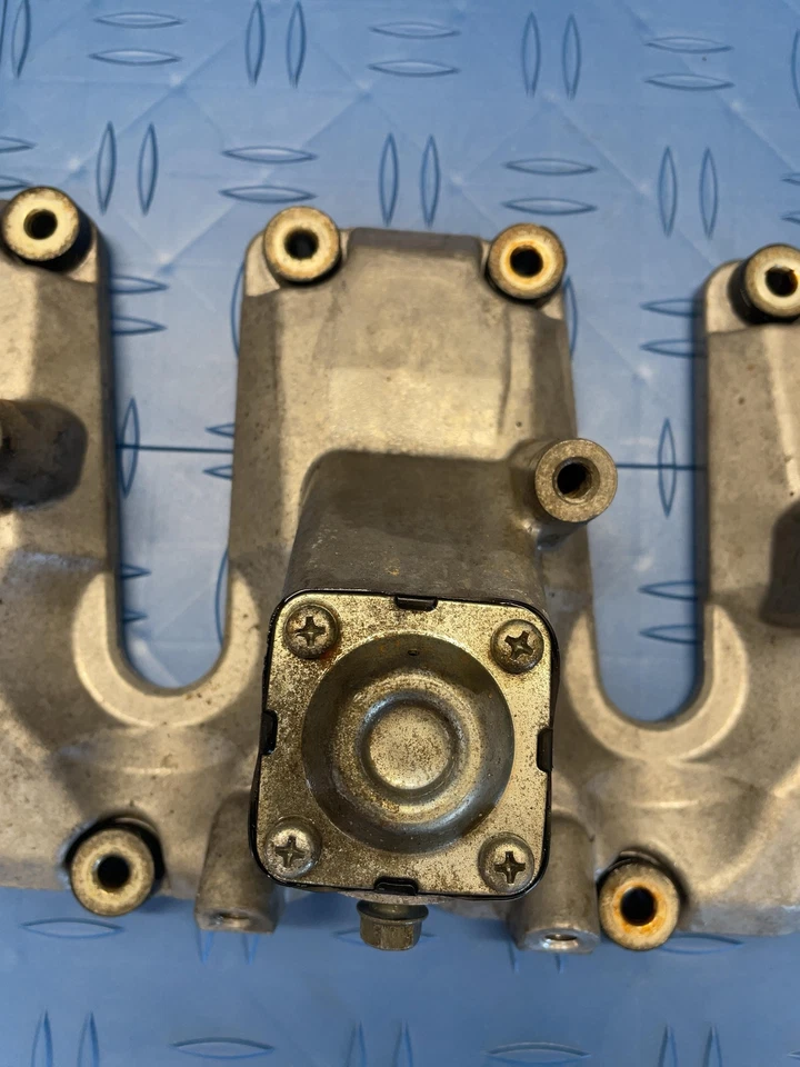 01-05 CHEVY SILVERADO 2500 Cubierta de válvula Cubierta de válvula superior Rh Oe# 97223559 Foto 3 de 4