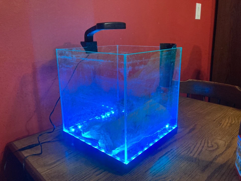 Tanque de peixes Aqueon Light up mais filtros de decoração de rocha e fácil equilíbrio - Imagem 2 de 4