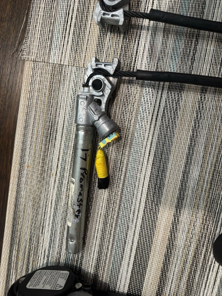 Ram ProMaster City Passenger 2015-2022 lado derecho cinturón de seguridad delantero retractor OEM Foto 4 de 4