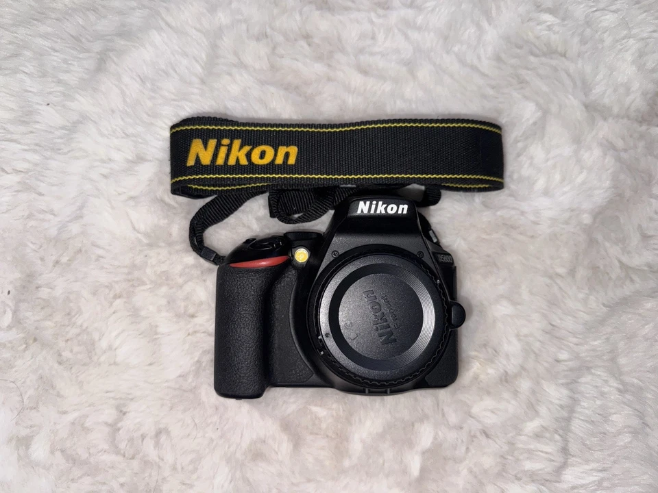 Nikon D5600, photo 2 of 5