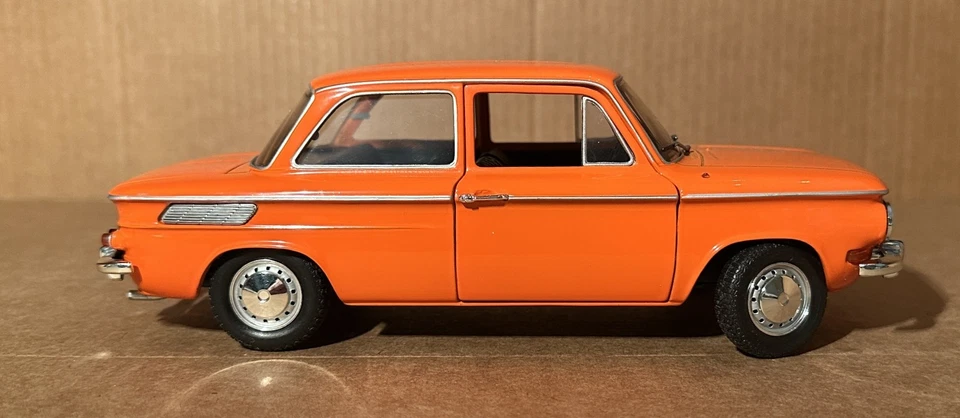 Revell escala 1/18 1967 NSU cupé, naranja Foto 2 de 4