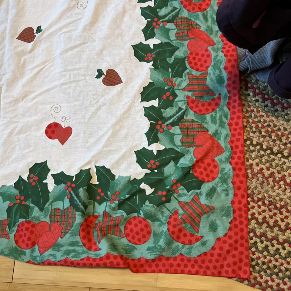 Toalha de mesa de Natal corações estrelas lua azevinho aplicativo. Poliéster 116”x84” - Imagem 2 de 4