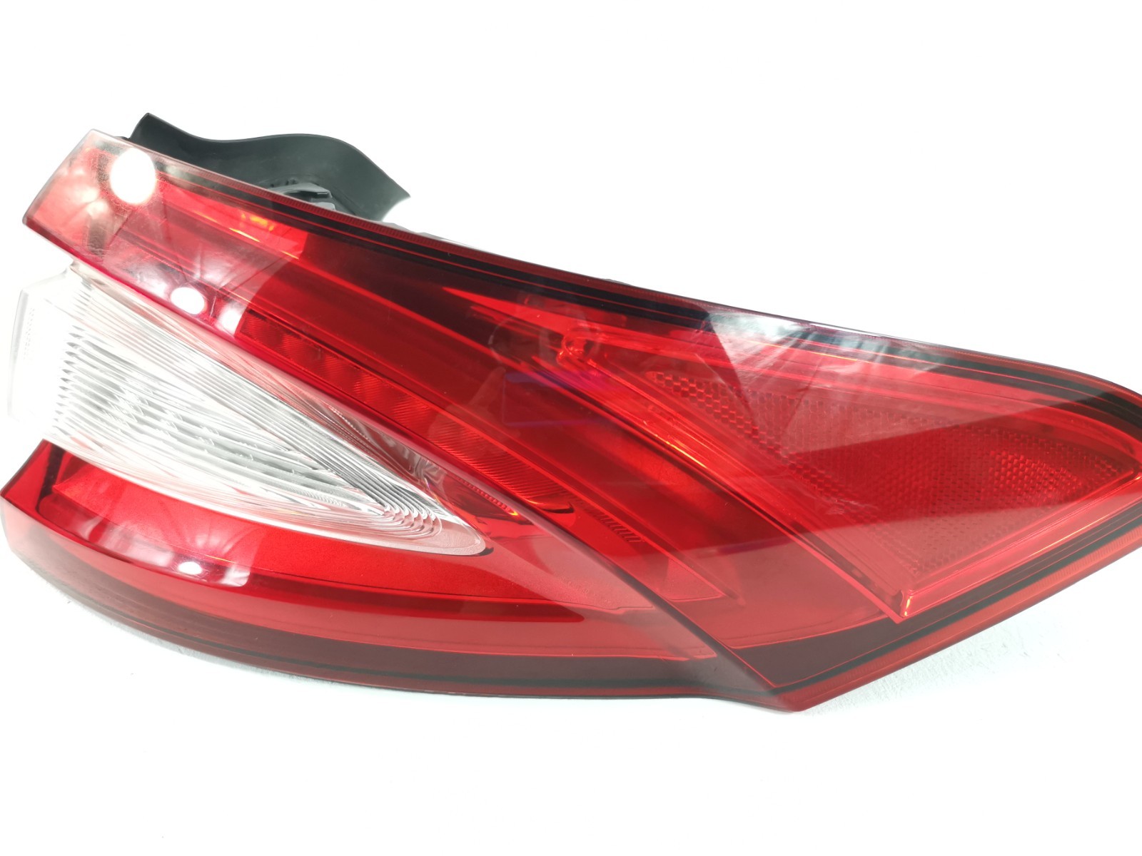 Maserati Levante 2018 Rear Right Outer Tail light P/N 670035796