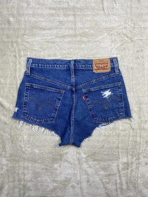 Short Levi’s 501 femme denim bleu destroy effiloché taille S - Photo 1/4