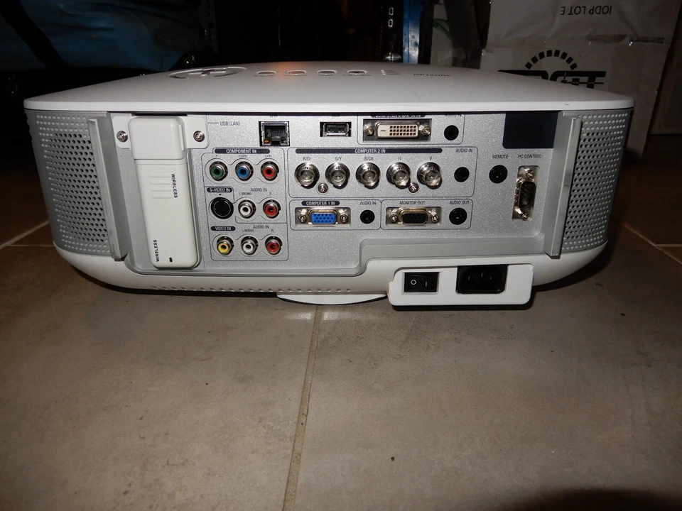 NEC NP3250W 3LCD Projector 4000 Lumens Wireless - Image 3 of 4