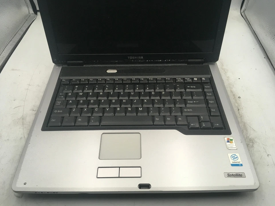TOSHIBA SATELLITE A55 S106 -FOR PARTS/NO POWER- INTEL CELERON M - NO RAM-READ-BB - Image 3 of 4