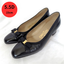 Ferragamo Vara Black Leather Pumps Grosgrain Ribbon Size 5.5D