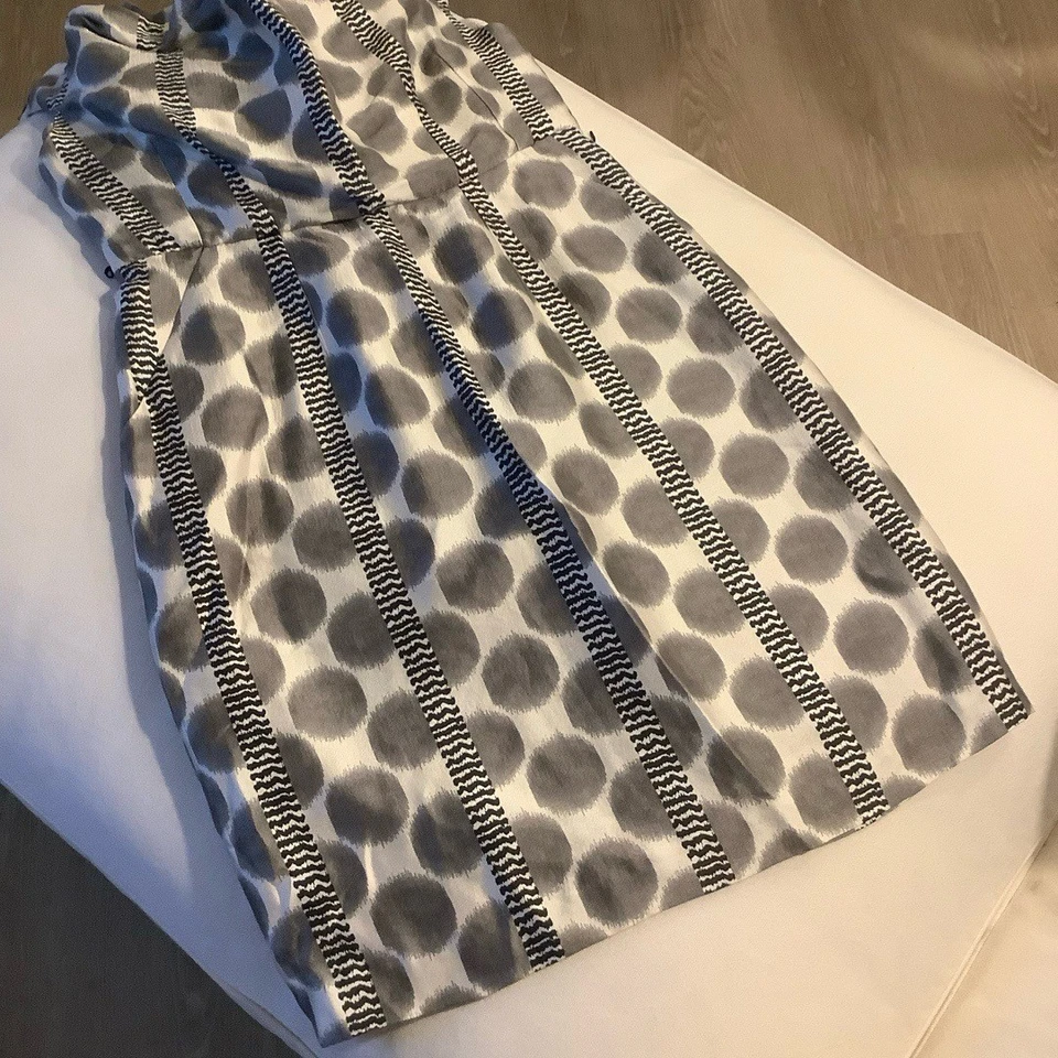 Vestido LEIFSDOTTIR Hombro Descubierto Seda Talla 8 Estampado Plateado Hasta la Rodilla Oficina Fiesta Foto 2 de 4