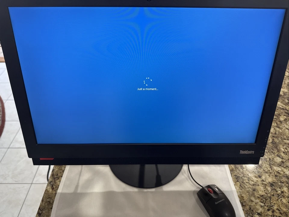 Lenovo ThinkCentre M910z 23.8″ All-in-One Desktop PC • Intel Core i5-7500 • 8GB - Image 3 of 4