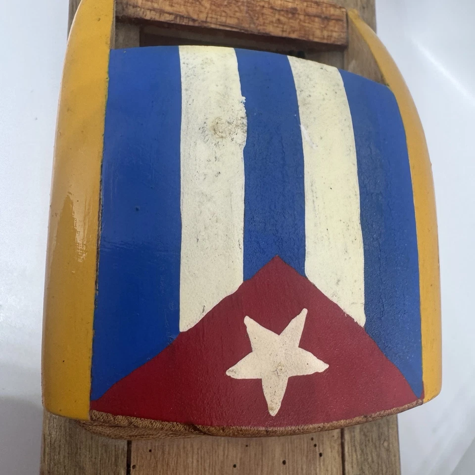 Pequeña estatuilla de coche retro tallada a mano escultura adorno Chevy 1957 cubano Foto 4 de 4