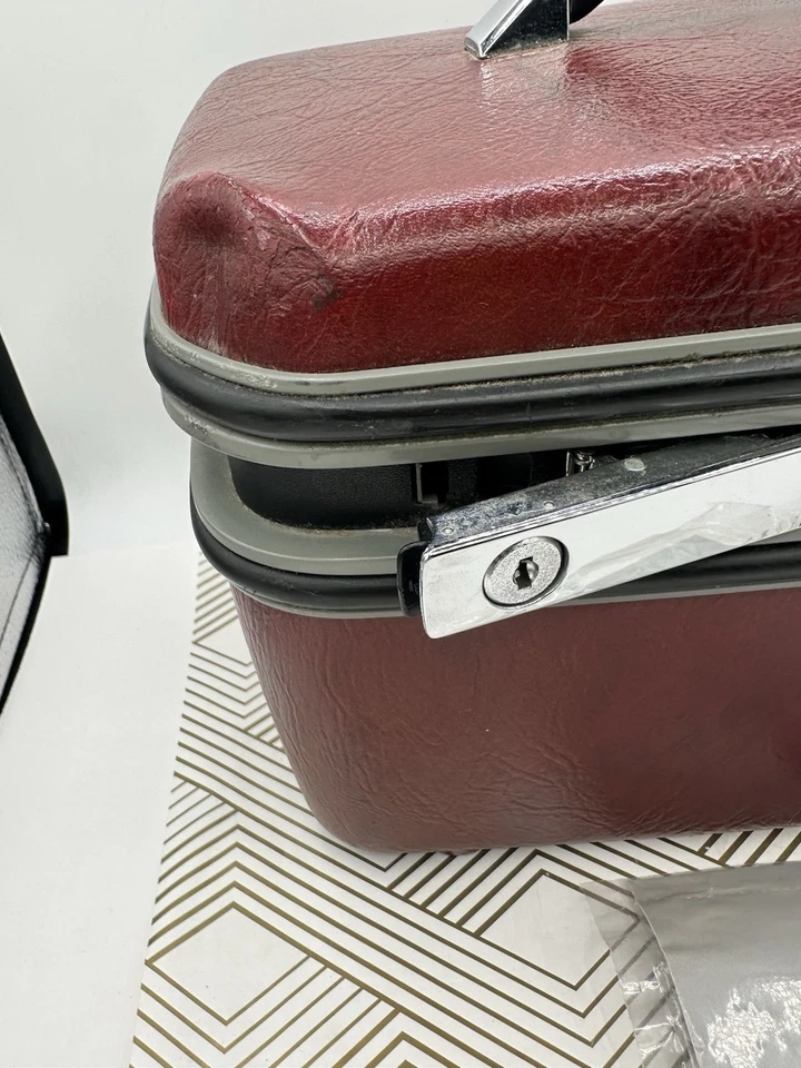 Vintage Samsonite Train Luggage Case Burgundy Mirror With Tray And Key Read - Image 2 of 4