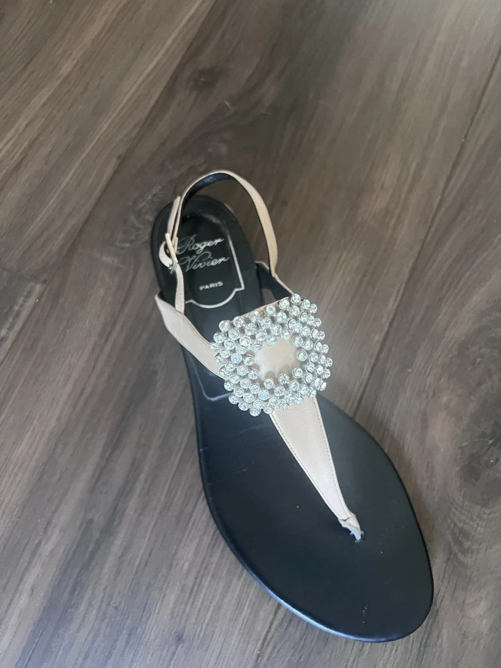 Sandalias de Tanga ROGER VIVIER Cuero Embellecido Preciadas con Suela Vibram Mejorada Foto 3 de 4