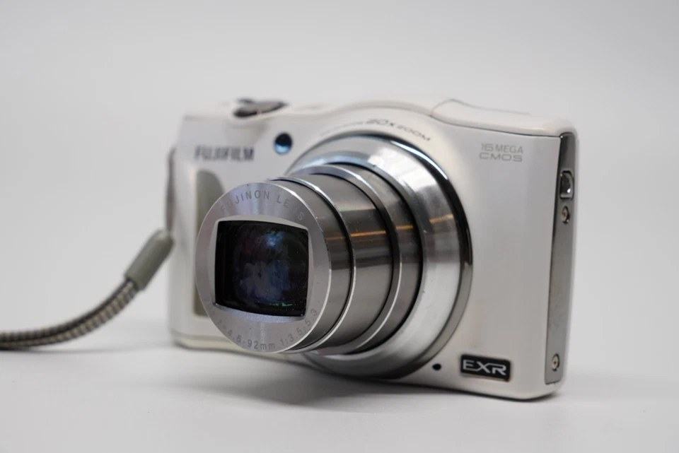 Fujifilm Finepix F750 EXR 16MP CMOS 20x Zoom, JPEG und Raw - Bild 2 von 4