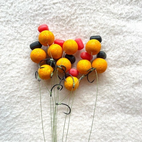 10 X KD RIGS LOADED WITH 14mm BANANA OOZE POPUPS DEVOUR BAITS CARP - Picture 3 of 6