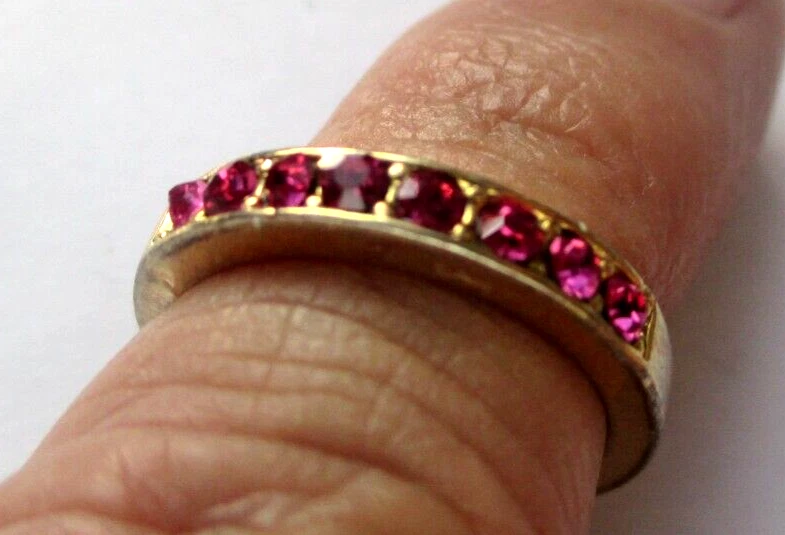 Bague anneau couleur or sertie de cristaux diamant rose bijou