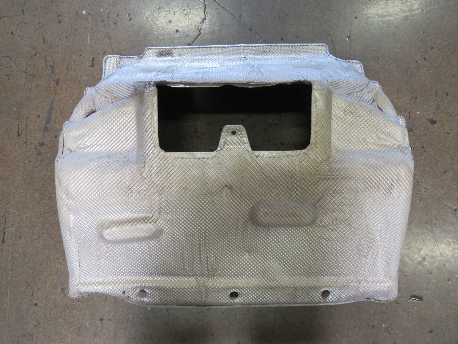 Maserati GranCabrio, Trunk Center Heat Shield, Used, P/N 82216600