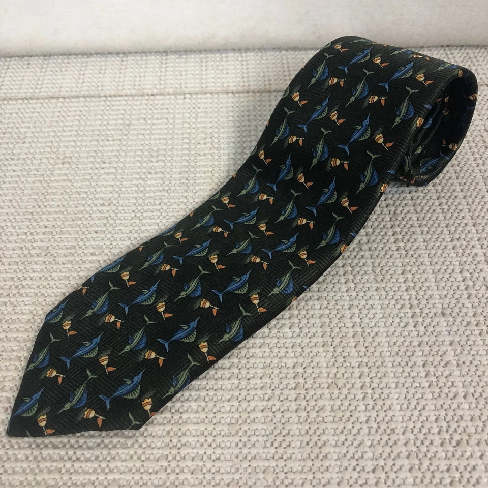 Corbata para hombre Mark Jason negra con pez marlín azul 2,5 pulgadas de ancho 50 pulgadas de largo Foto 4 de 4