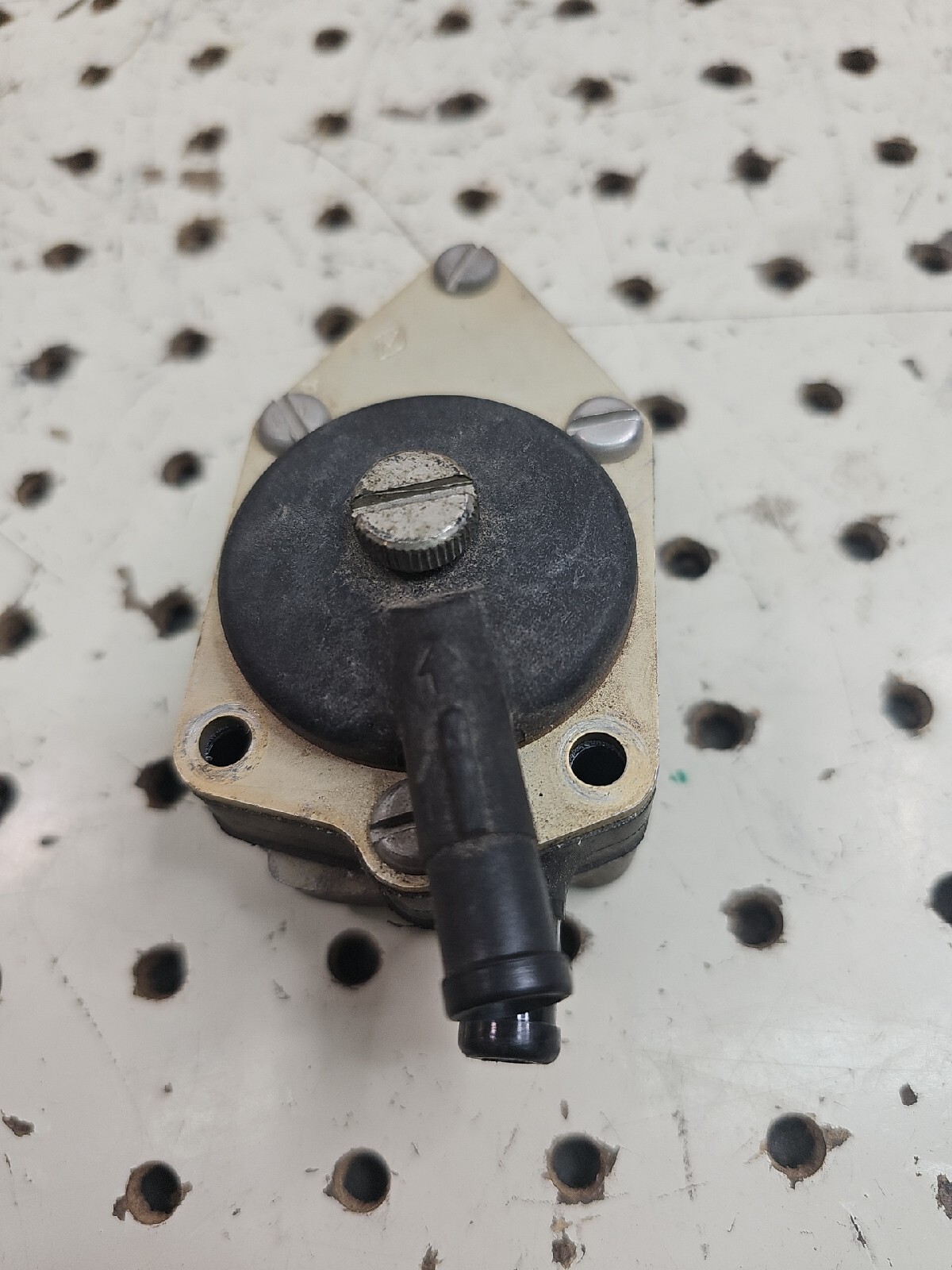OMC OEM 398338 Outboard Fuel Pump with Gasket for Johnson/Evinrude 20 ...