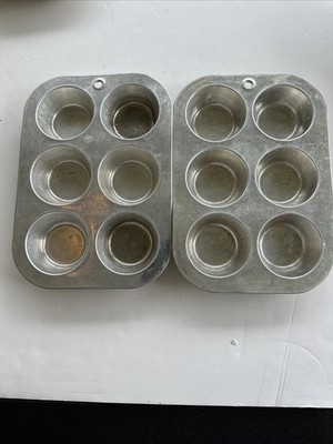 2 Vintage Comet Muffin Pans Aluminum Cupcake USA 7x10 Six Biscuit 1970 s 6 Hole
