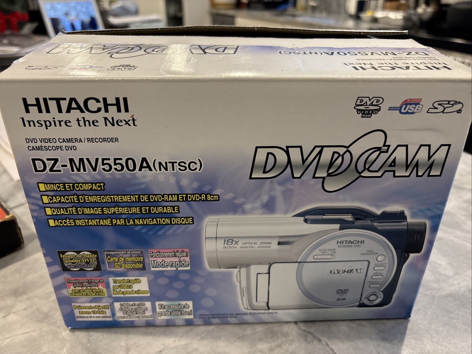 Hitachi DZ-MV550A (NTSC) DVD CAM