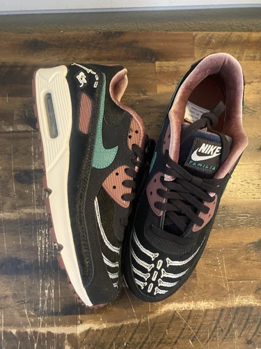 Nike Air Max 90 Siempre Familia Size 13 Wms/ 11.5 Men’s