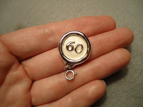 Silber Platte Schimmer Emaille 60 Geburtstag Jahrestag Charm Anhänger für Armband - Bild 3 von 5