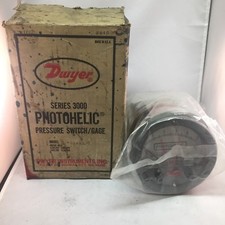 Dwyer Photohelic 3005 Pressure Switch/Gage NEW