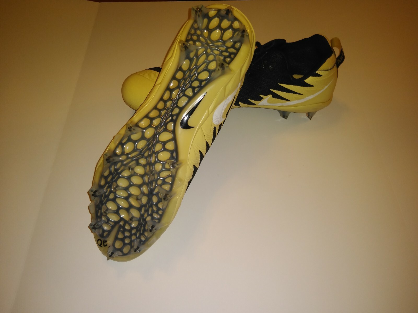 nike alpha menace pro low