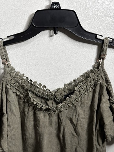 Blusa Ambiance Mujer Verde Hombro Descubierto Talla Pequeña - Imagen 3 de 9